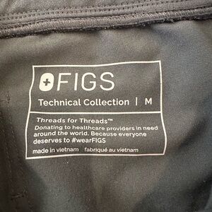 Figs Technical Collection Black Scrub Top